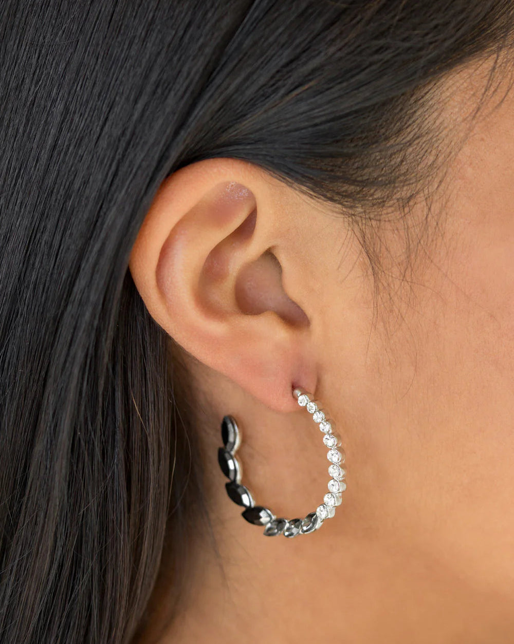 Paparazzi Earrings - Prime Time Princess - Black