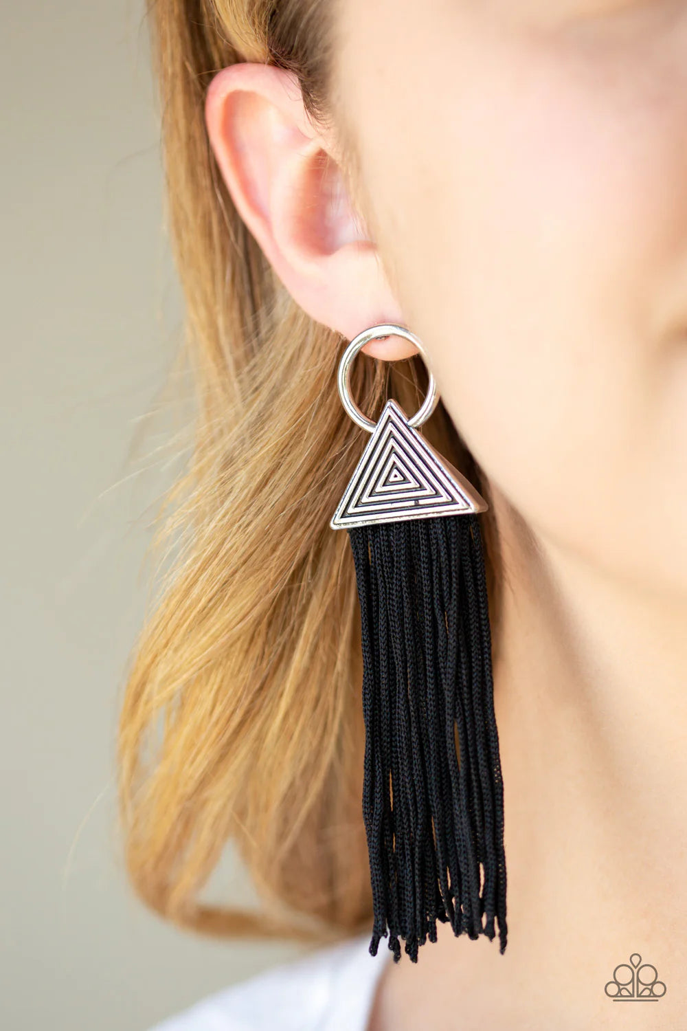 Paparazzi Earrings - Oh My Gaza - Black