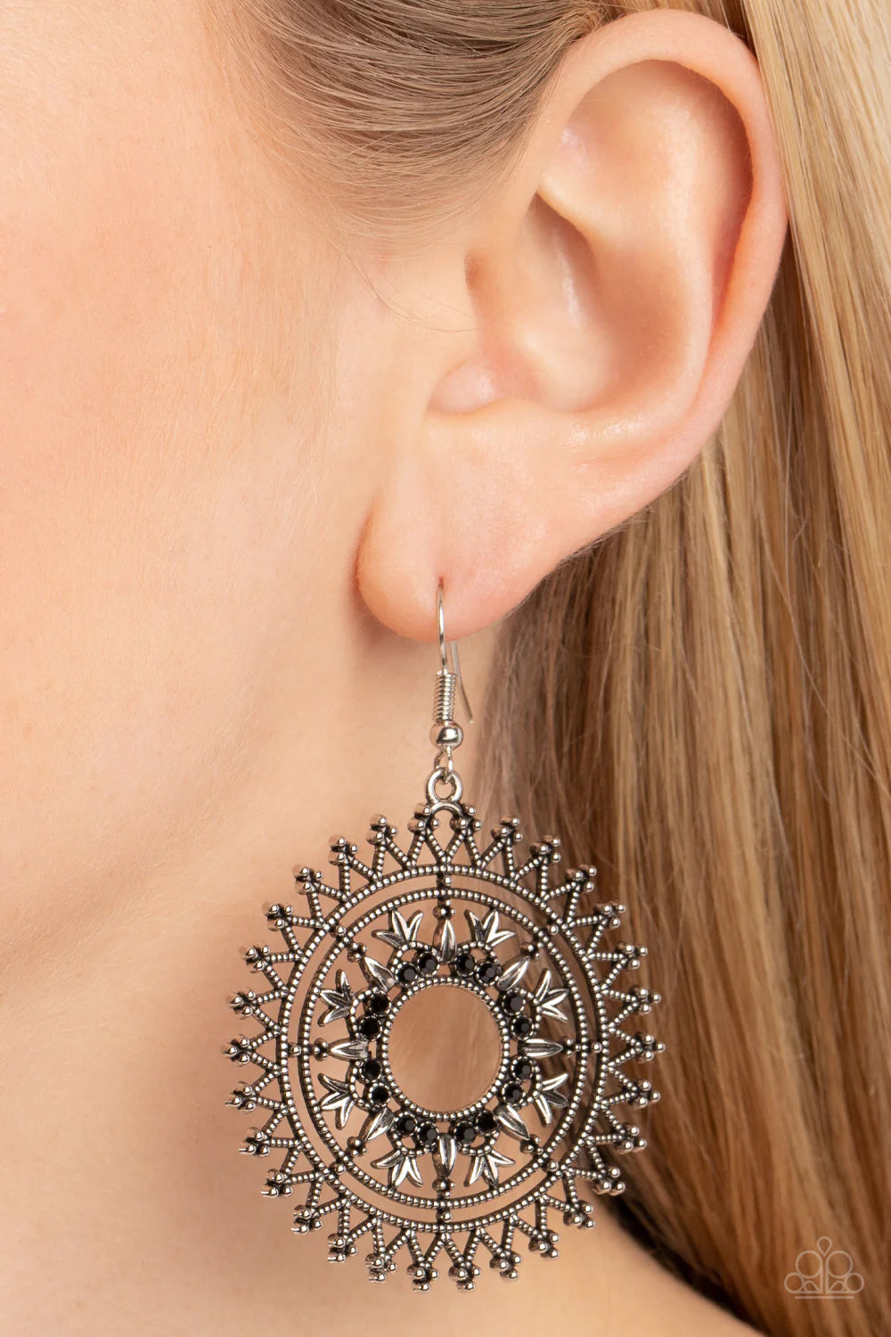 Paparazzi Earrings - Revel in Radiance - Black