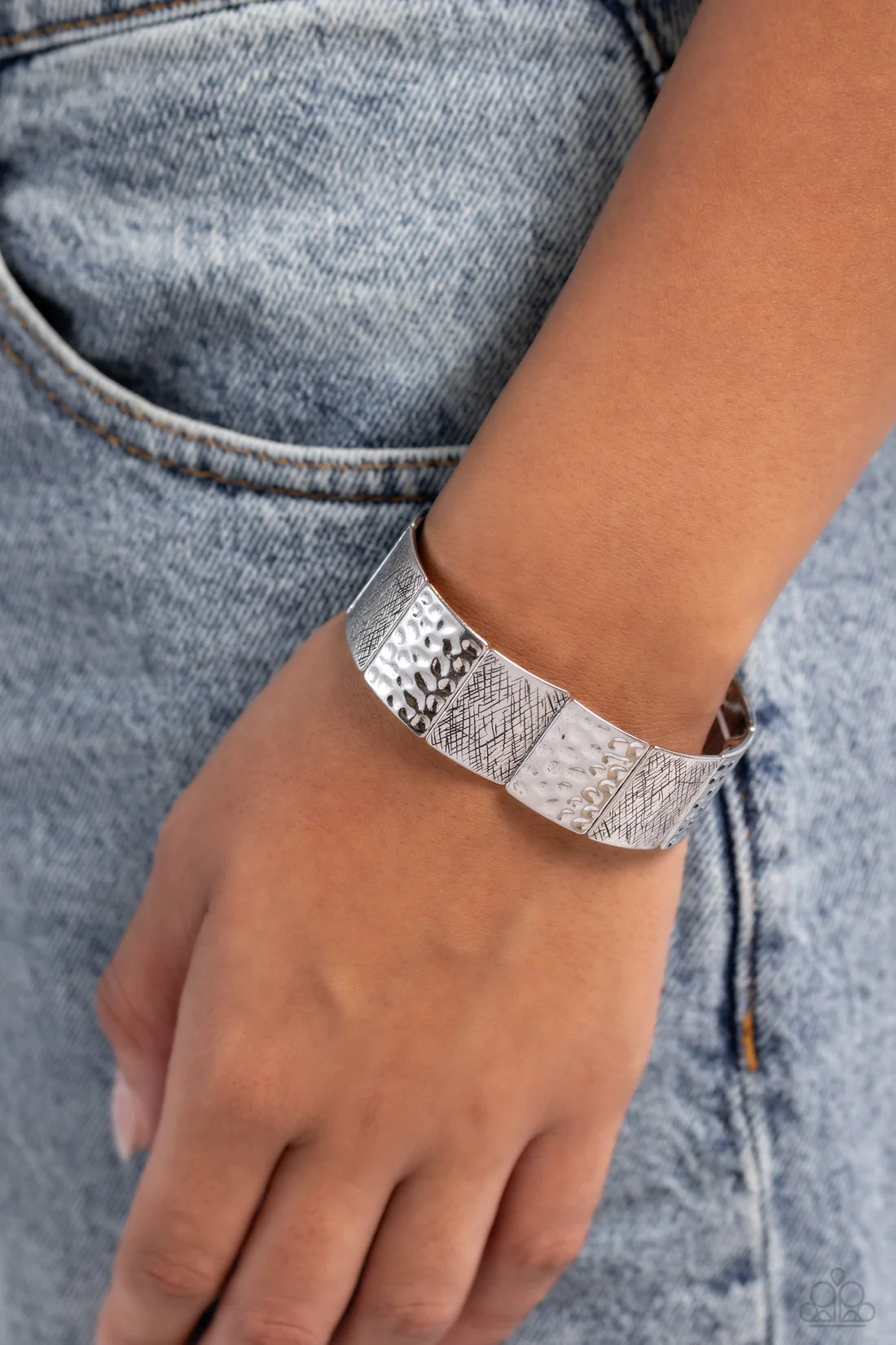 Paparazzi Bracelets - Textured Traveler - Silver