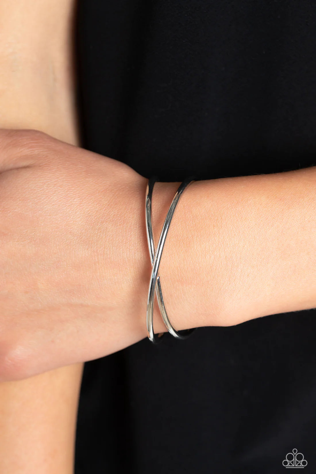 Paparazzi Bracelets - Teasing Twist - Silver