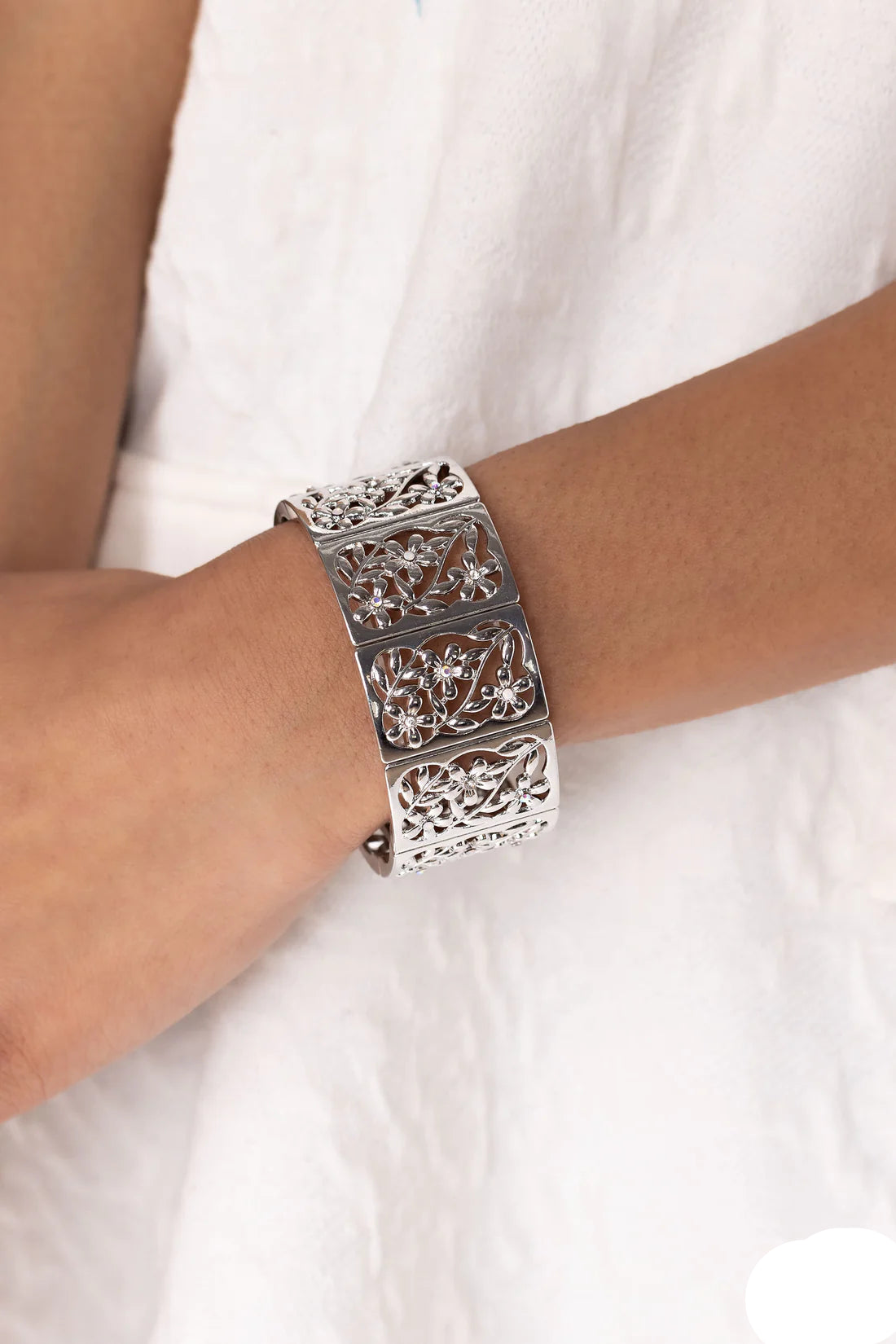 Paparazzi Bracelets - Garden Walls - White