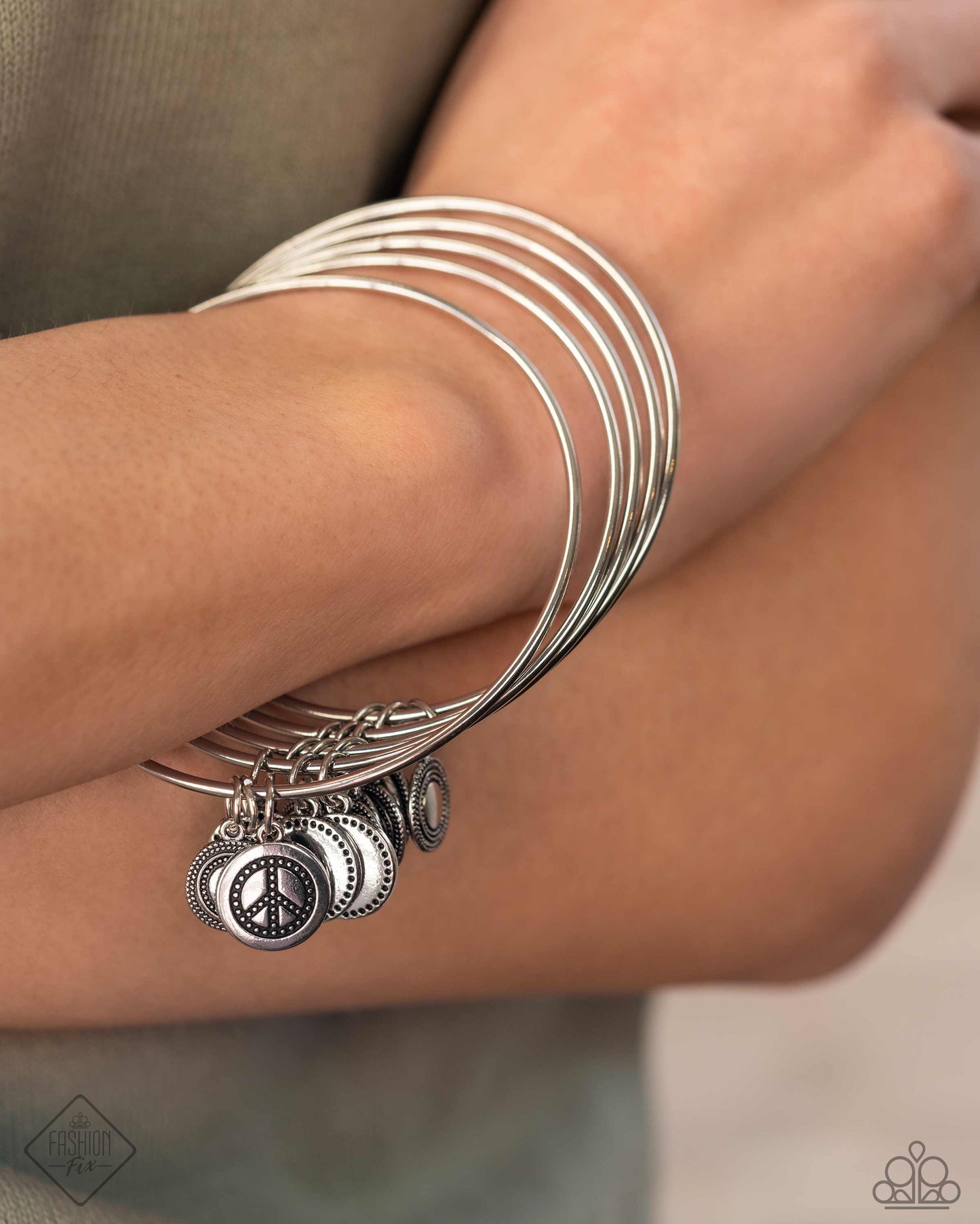 Paparazzi Bracelets - My Interest is Piqued - Silver - Fashion Fix