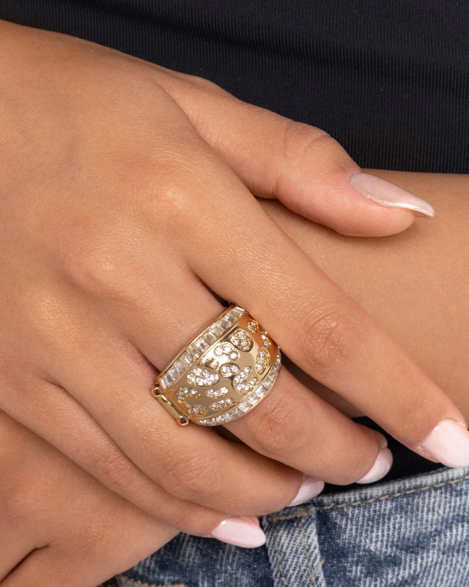 Paparazzi Rings - Completely Classy - Gold