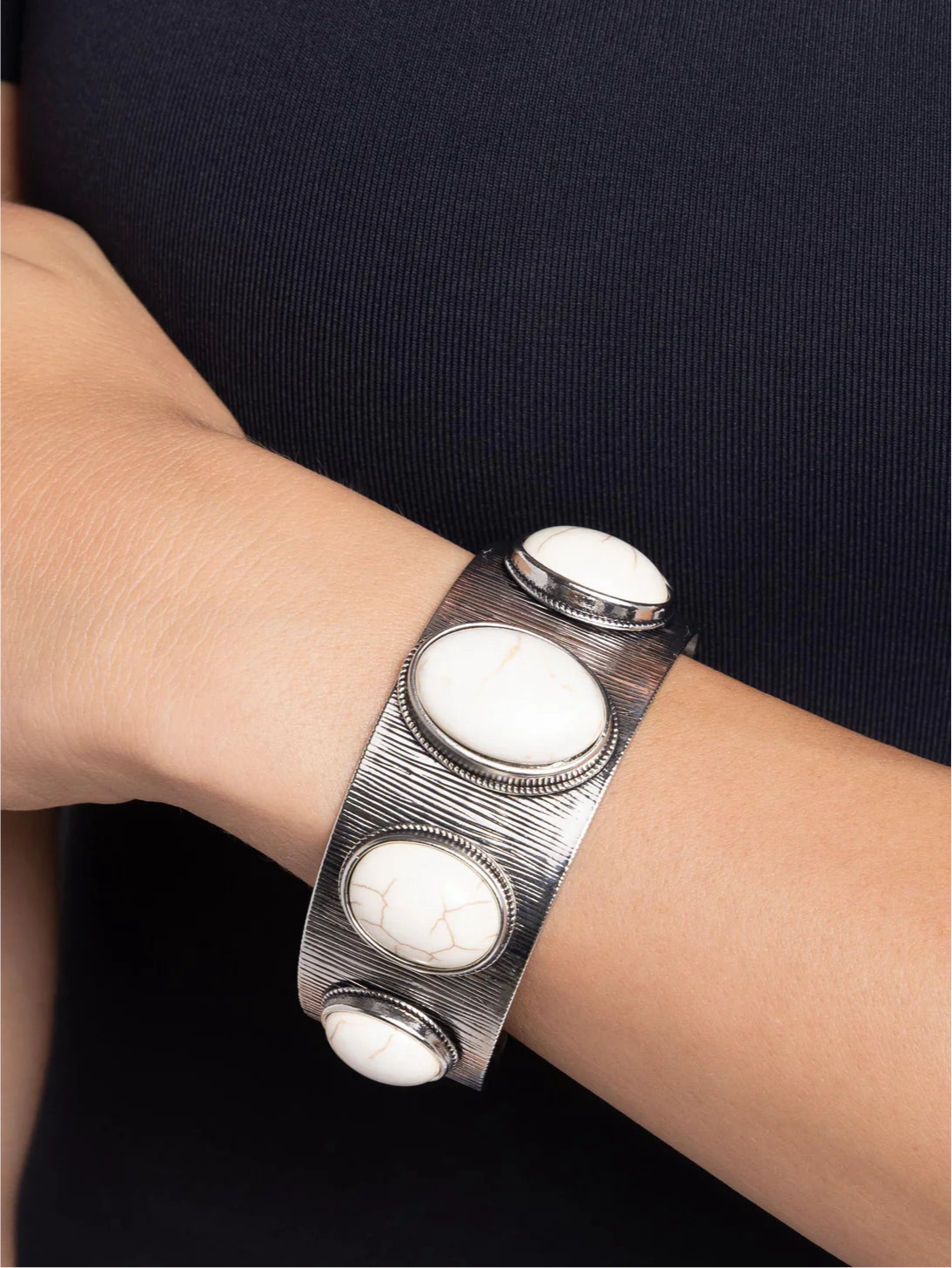 Paparazzi Bracelets - Earthy Echo - White