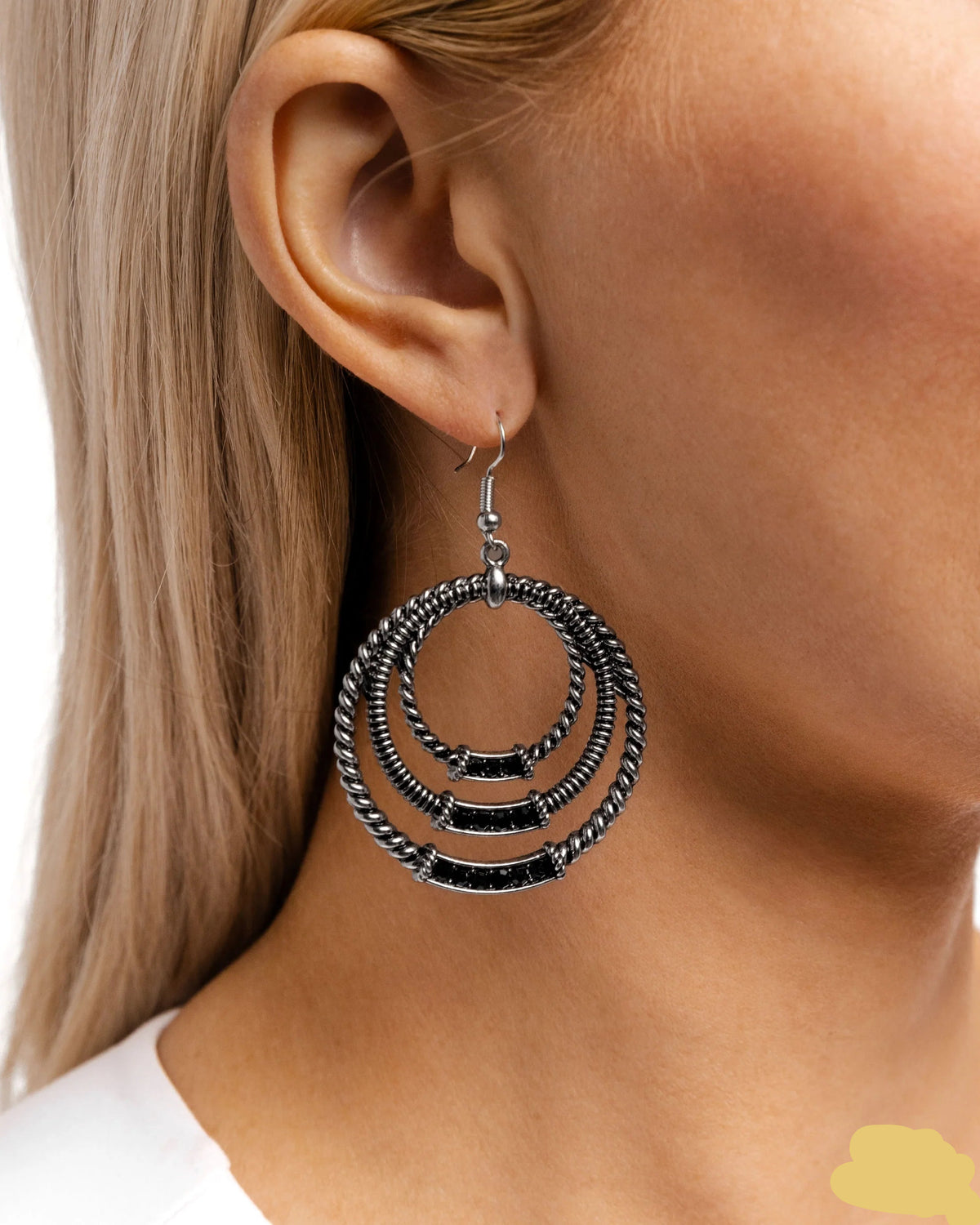 Paparazzi Earrings - Contemporary Culture - Black - e1423