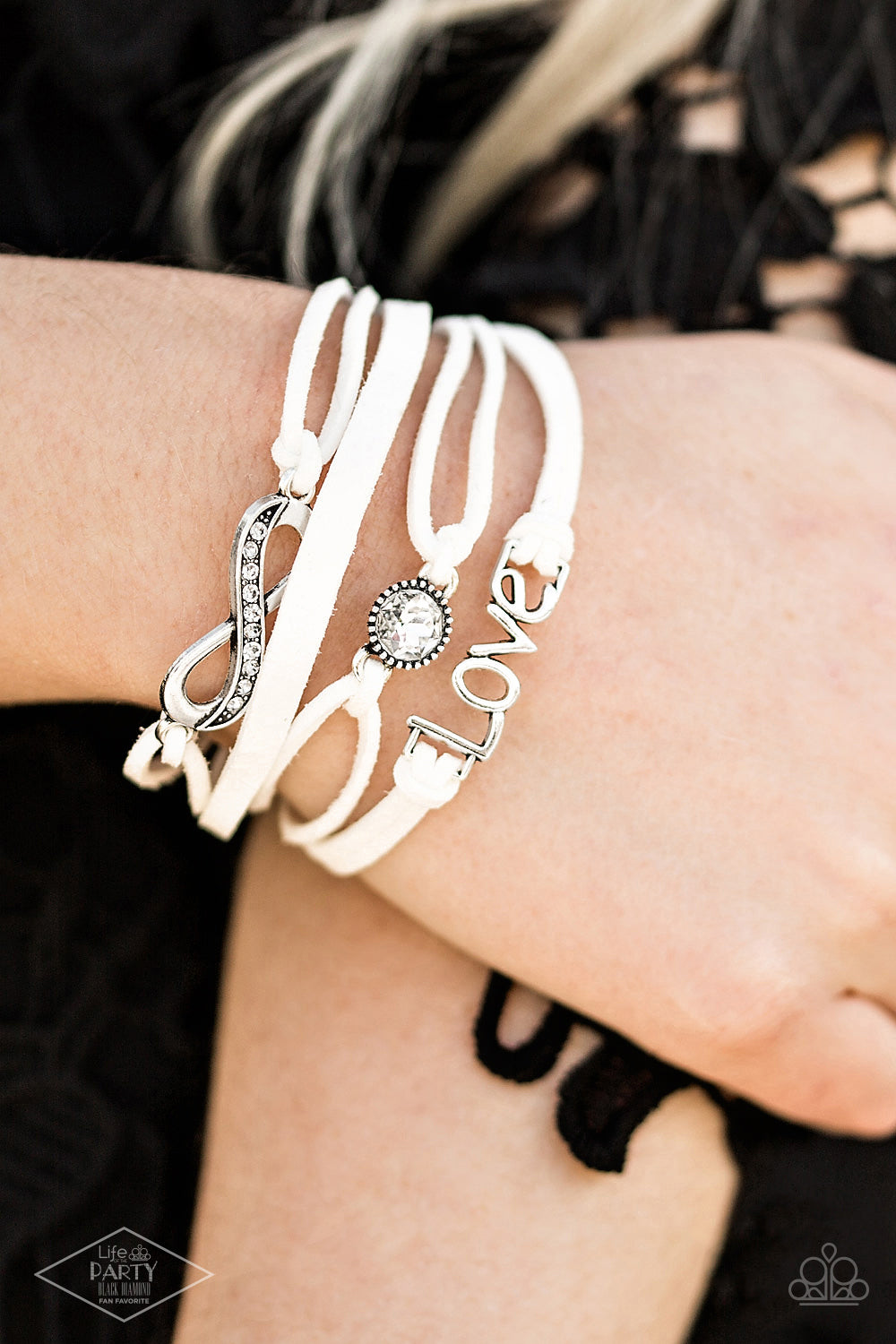 Paparazzi Urban Collection - Infinitely Irresistible - White