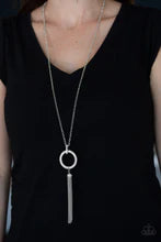 Paparazzi Necklaces - Straight to the Top - White