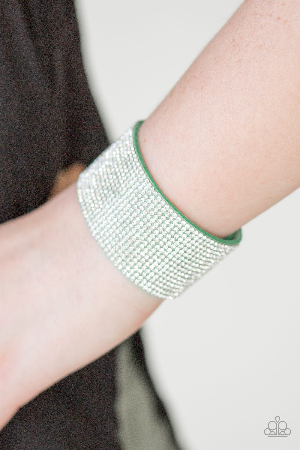 Paparazzi Urban Collection - Roll With the Punches - Green