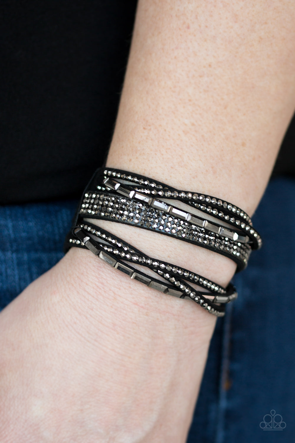 Paparazzi Urban Collection - Tough Girl Glamour - Black