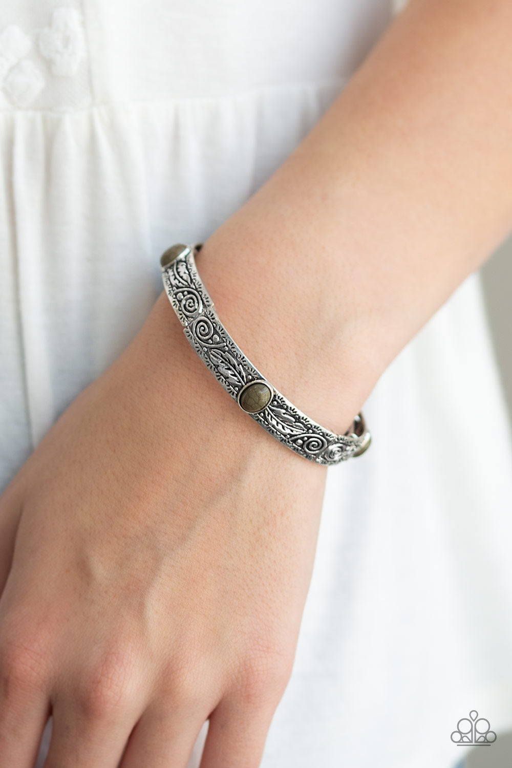 Paparazzi bracelets - Wild West Story - Green