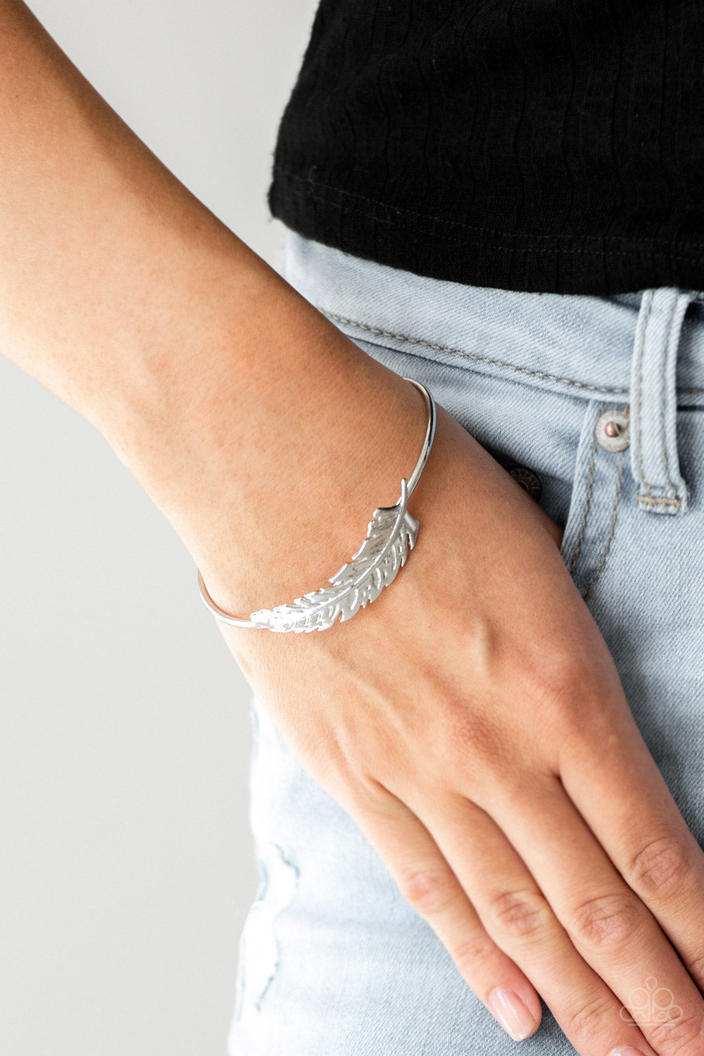 Paparazzi Bracelets - How Do You Like This FEATHER? - Silver