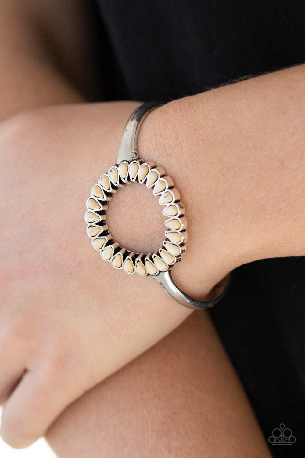 Paparazzi Bracelets - Divinely Desert - White