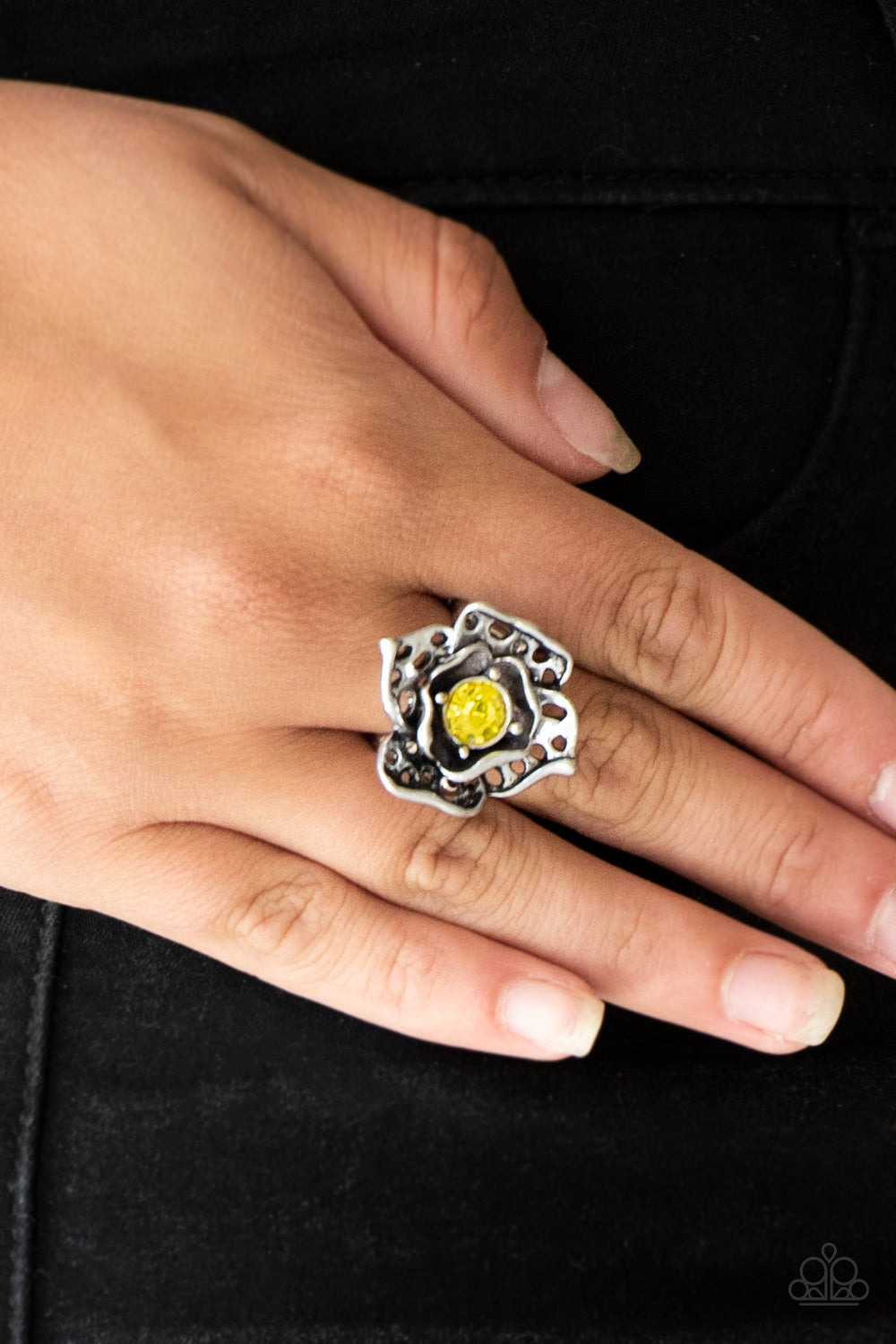 Paparazzi Rings - Glowing Gardens - Yellow