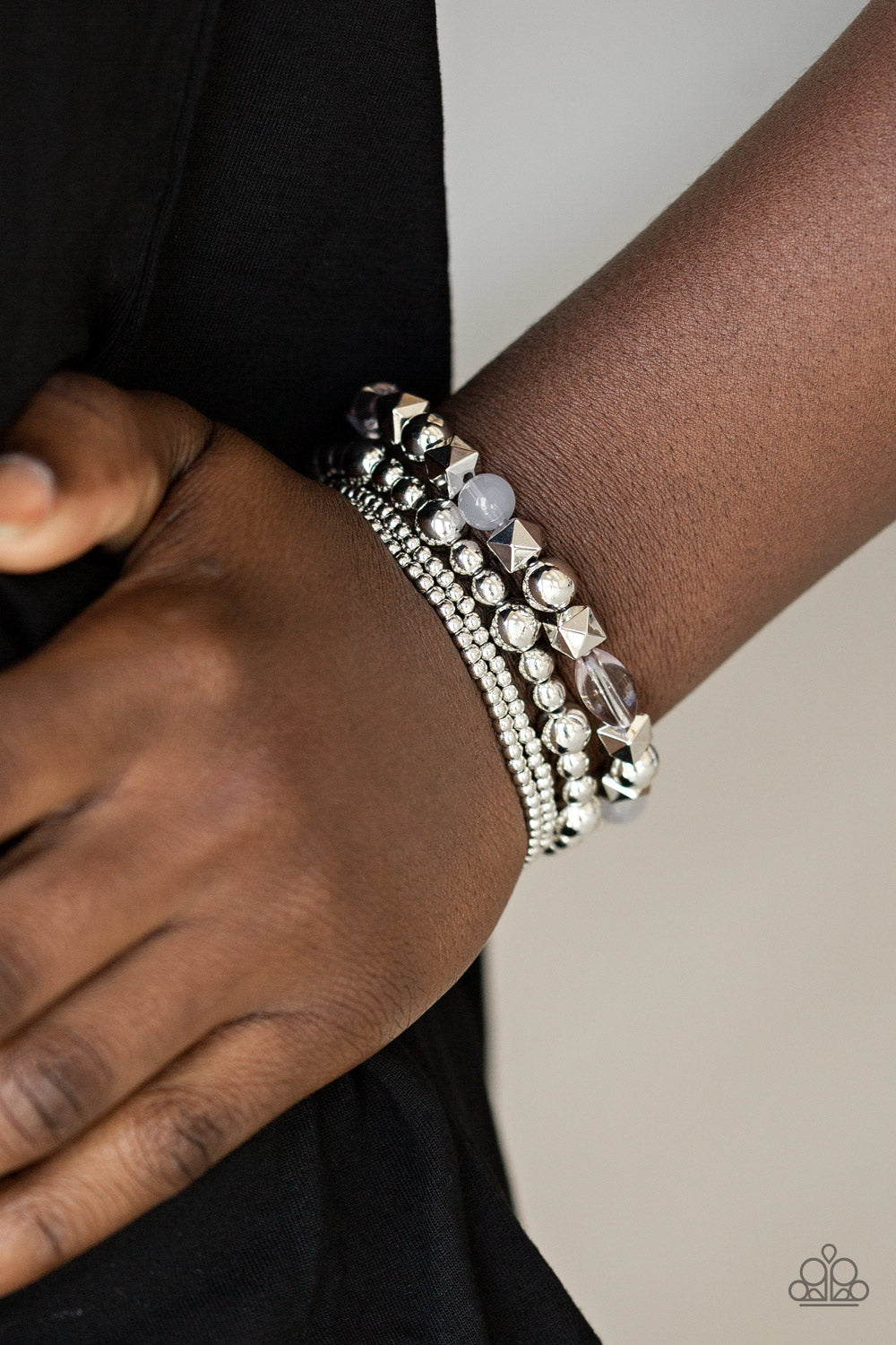 Paparazzi Bracelets - Babe - alicious - Silver