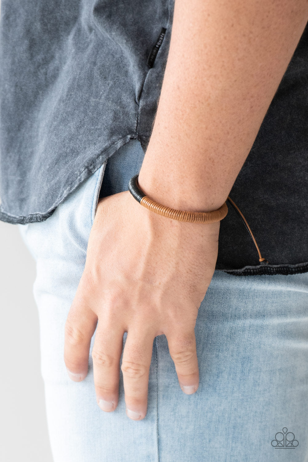 Paparazzi Urban Collection - Tracker and Field - Black