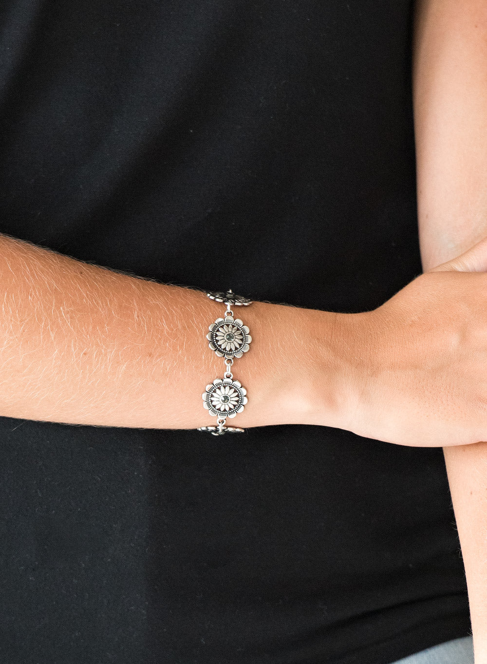 Paparazzi Bracelets - Funky Flower Child - Silver
