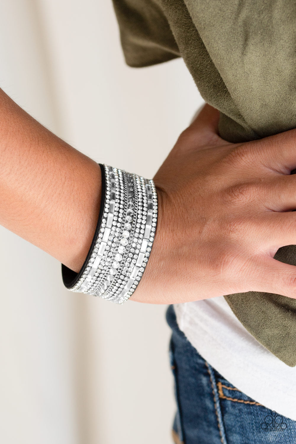 Paparazzi Urban Collection - Rebel Radiance - Black Wrap
