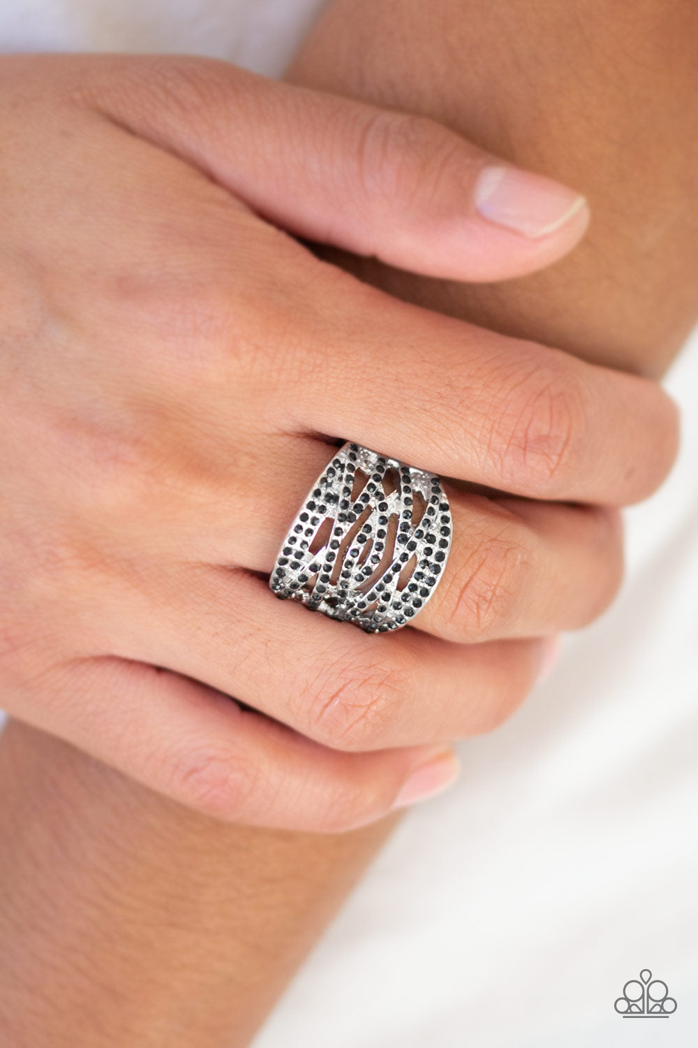 Paparazzi Rings - The Money Maker - Black