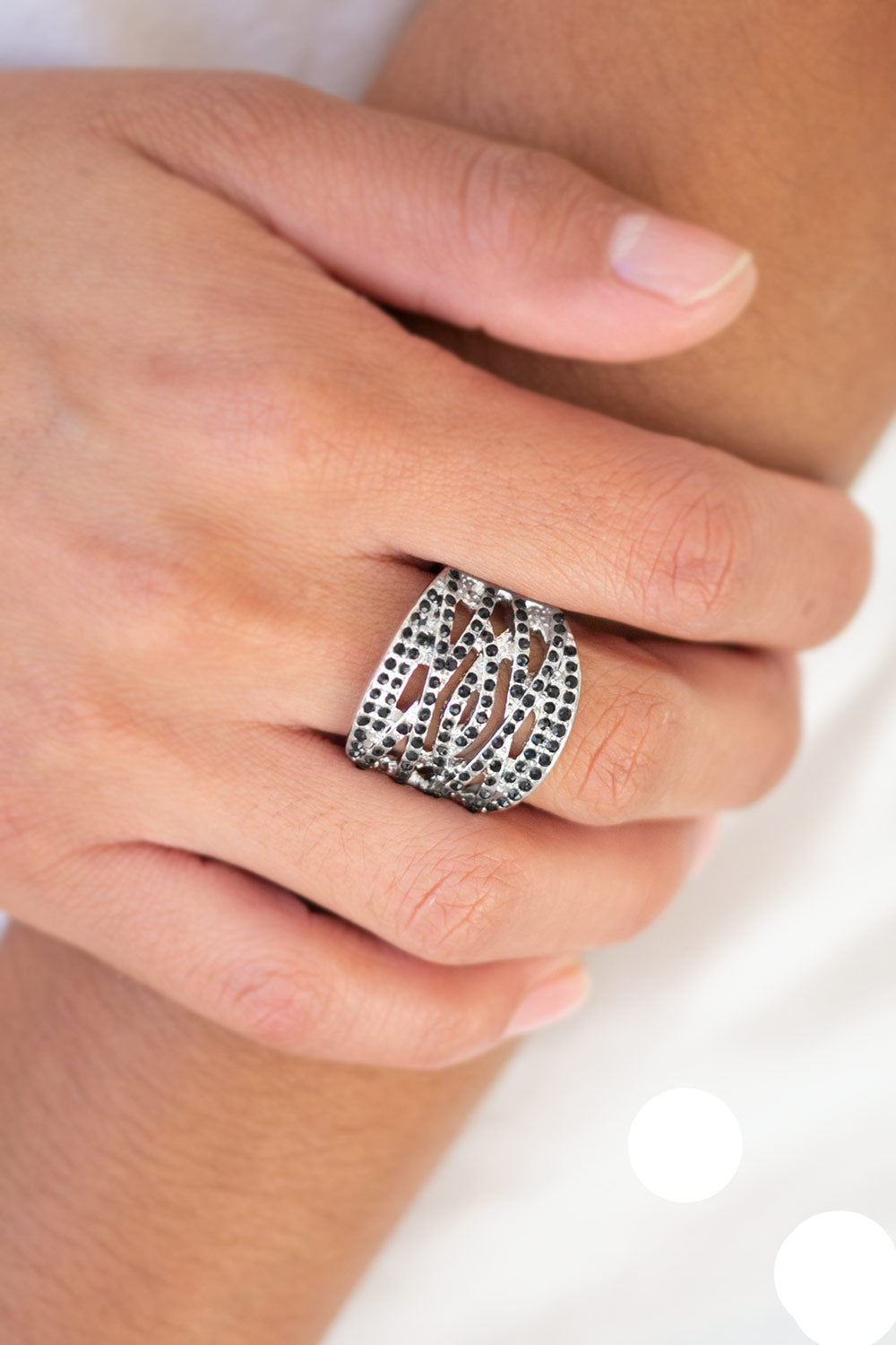 Paparazzi Rings - The Money Maker - Black