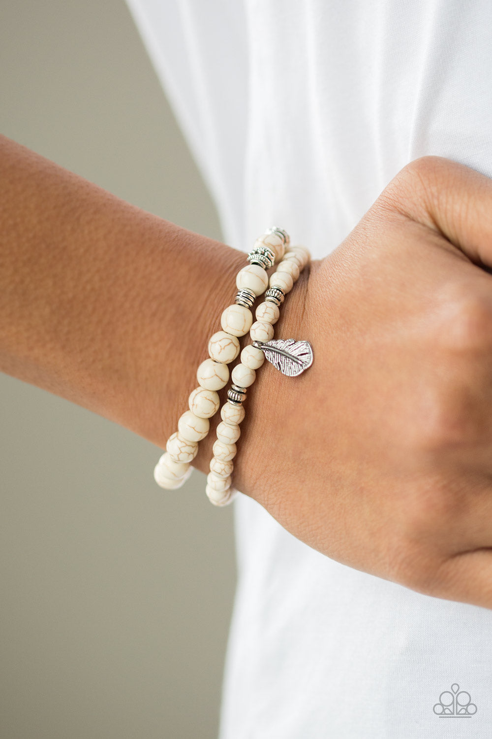 Paparazzi Urban Collection bracelet - Desert Dove - White