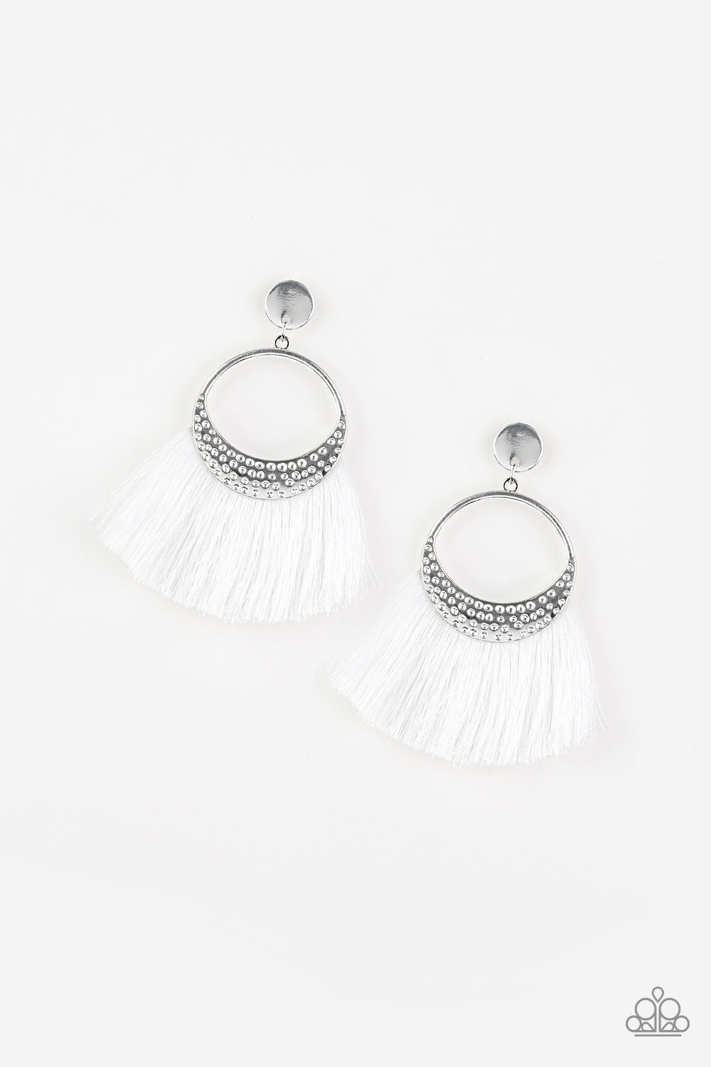 Paparazzi earring - Spartan Spirit - White