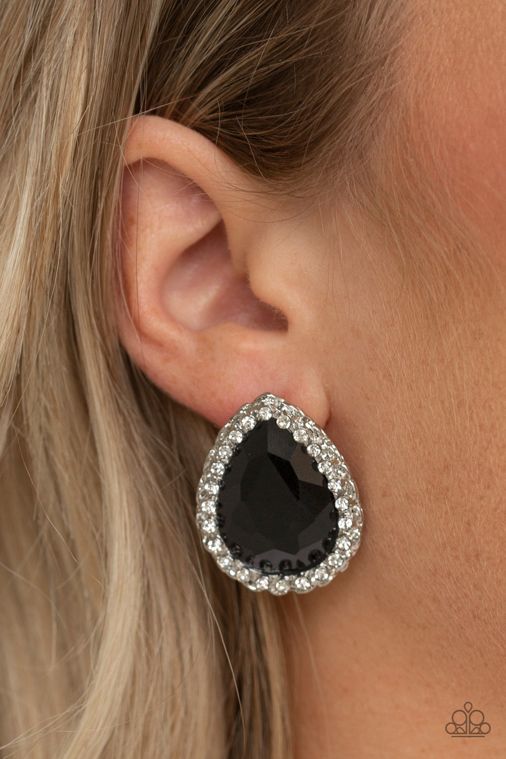 Paparazzi Earrings - Dare To Shine - Black