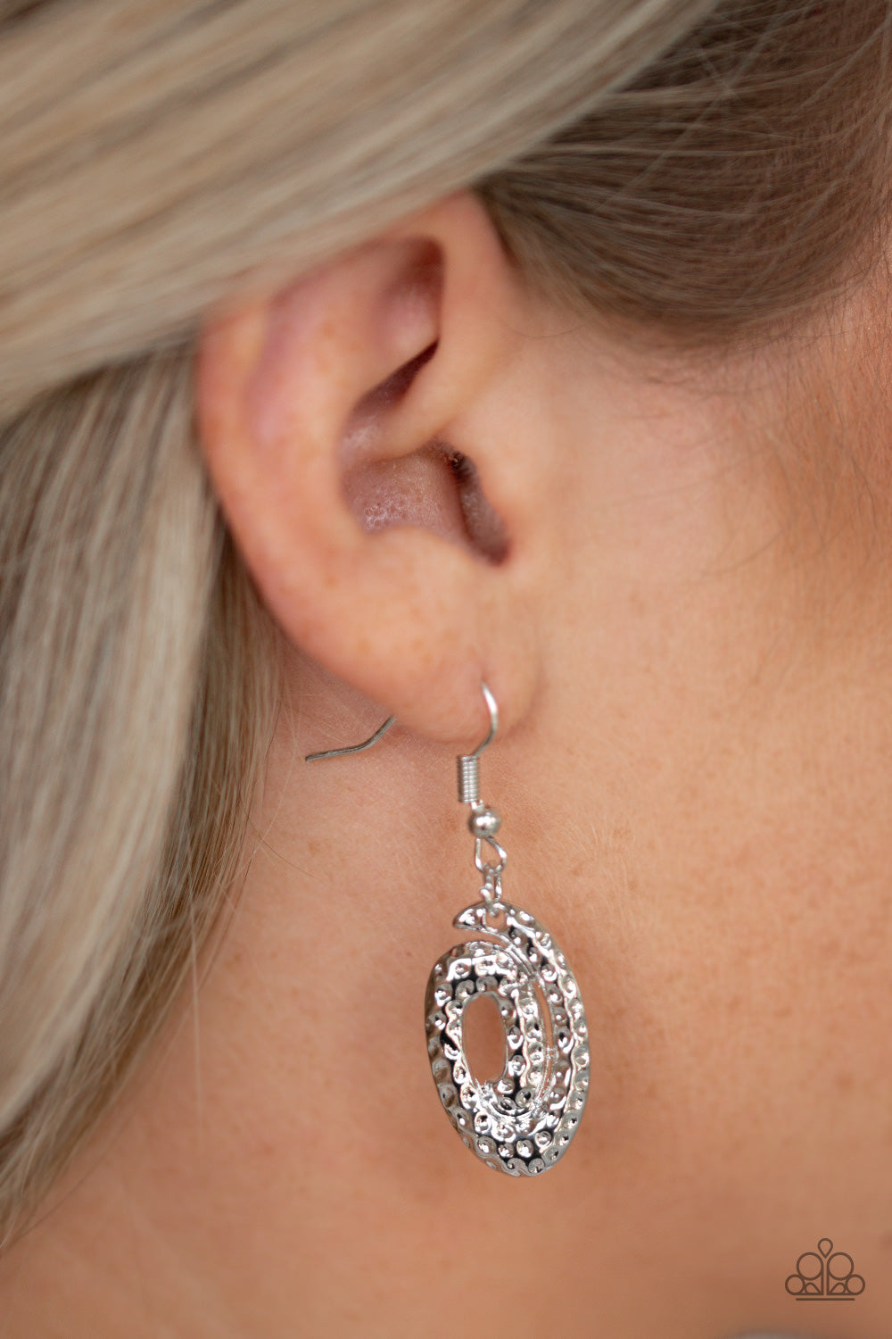 Paparazzi Necklaces - Metro Mystique - Silver