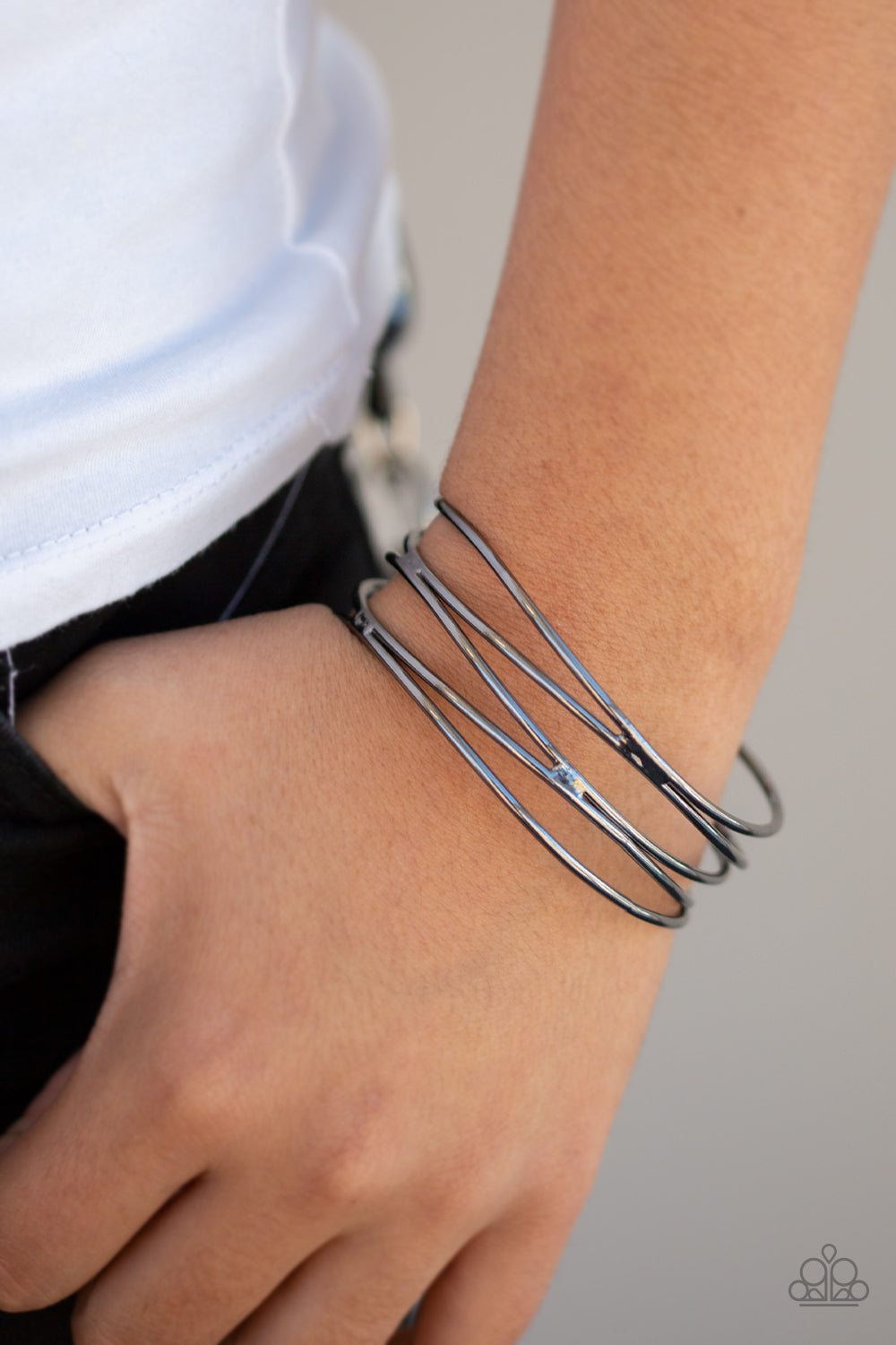 Paparazzi Bracelets - Showstopping Sheen - Black