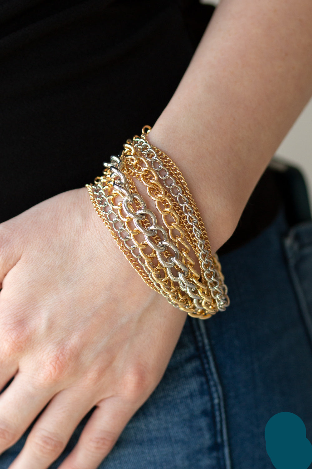 Paparazzi Bracelets - Metallic Horizon - Gold