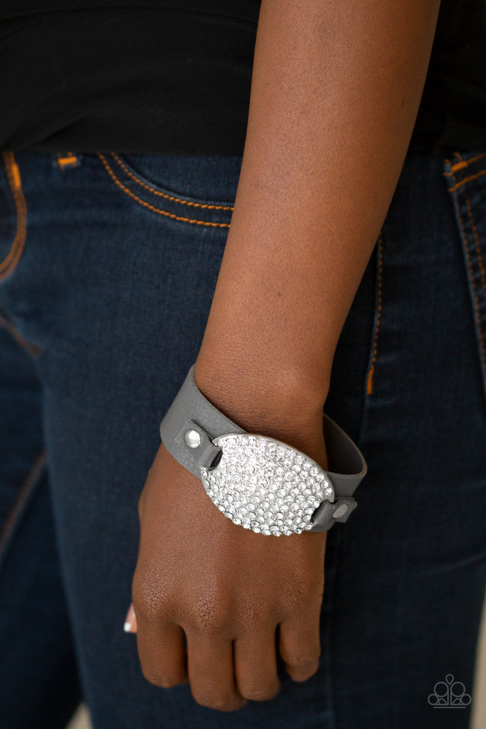 Paparazzi Urban Collection wrap - Better Recognize - Silver
