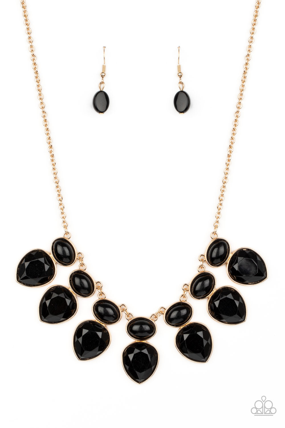 Fashionista flair on sale black necklace