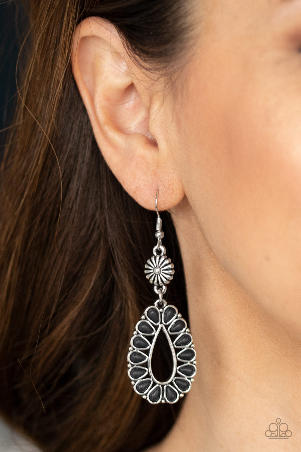 Paparazzi Earrings - Stone Orchard - Black