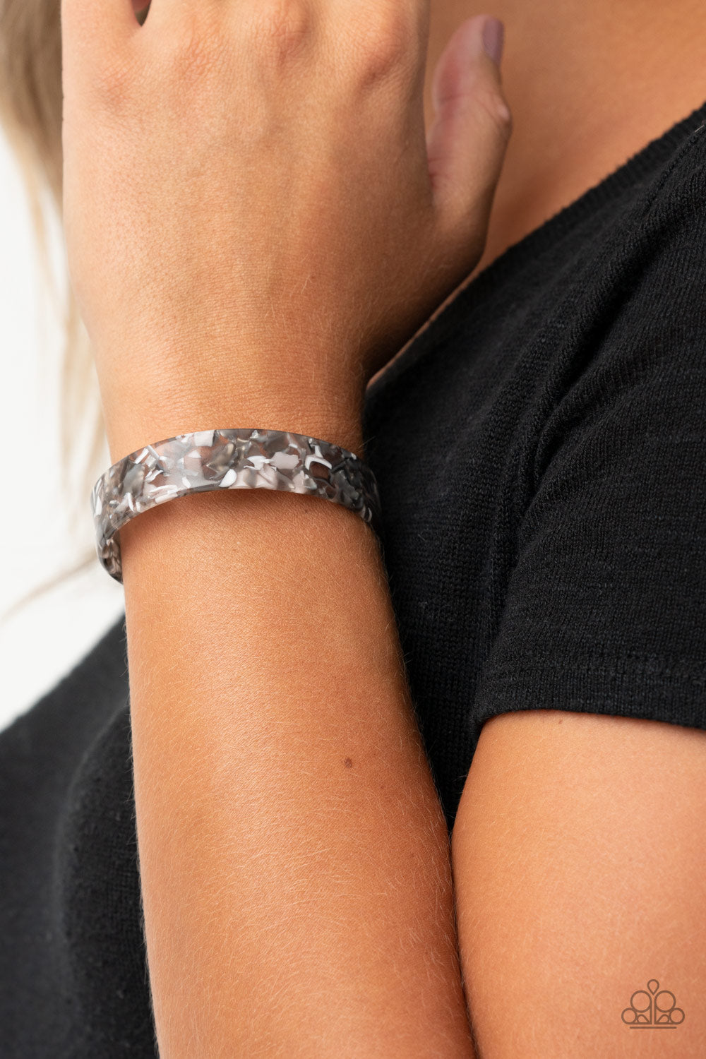 Paparazzi Bracelets - It's Getting HAUTE In Here - Black
