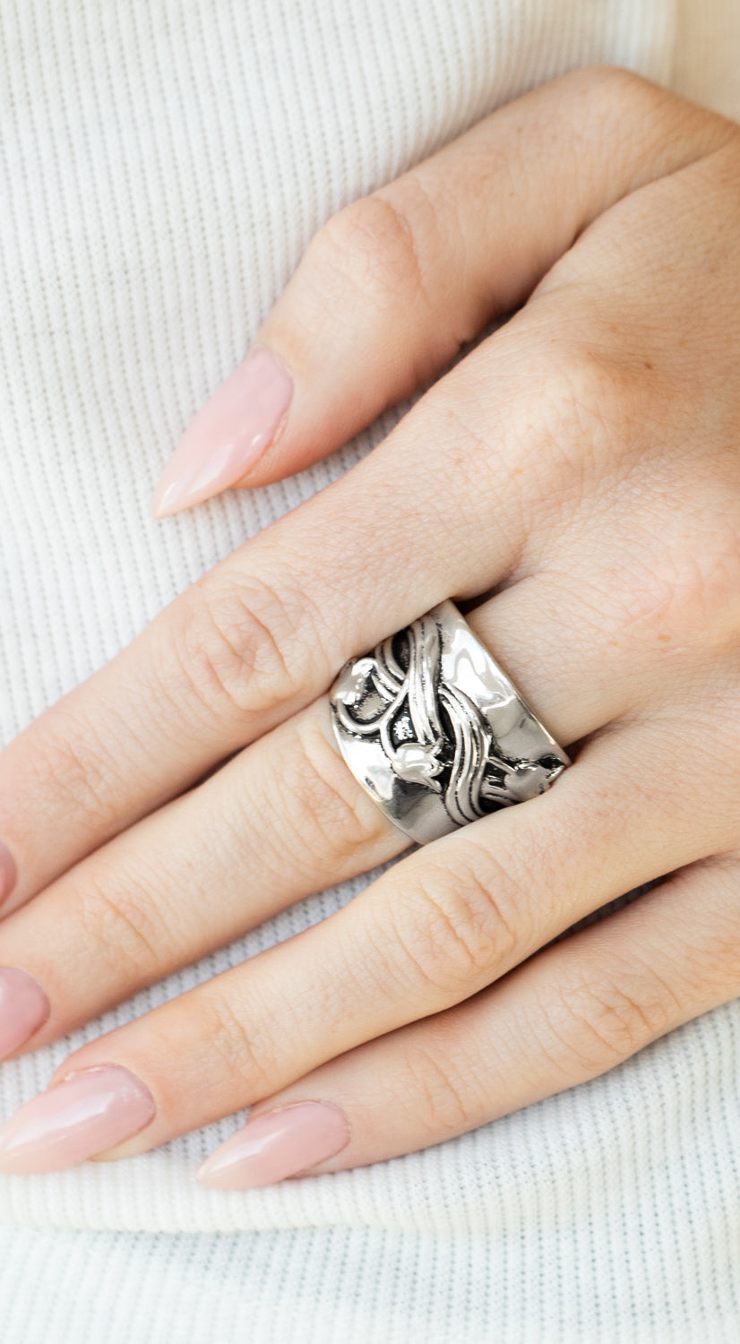 Paparazzi Rings - Follow The Tulips - Silver