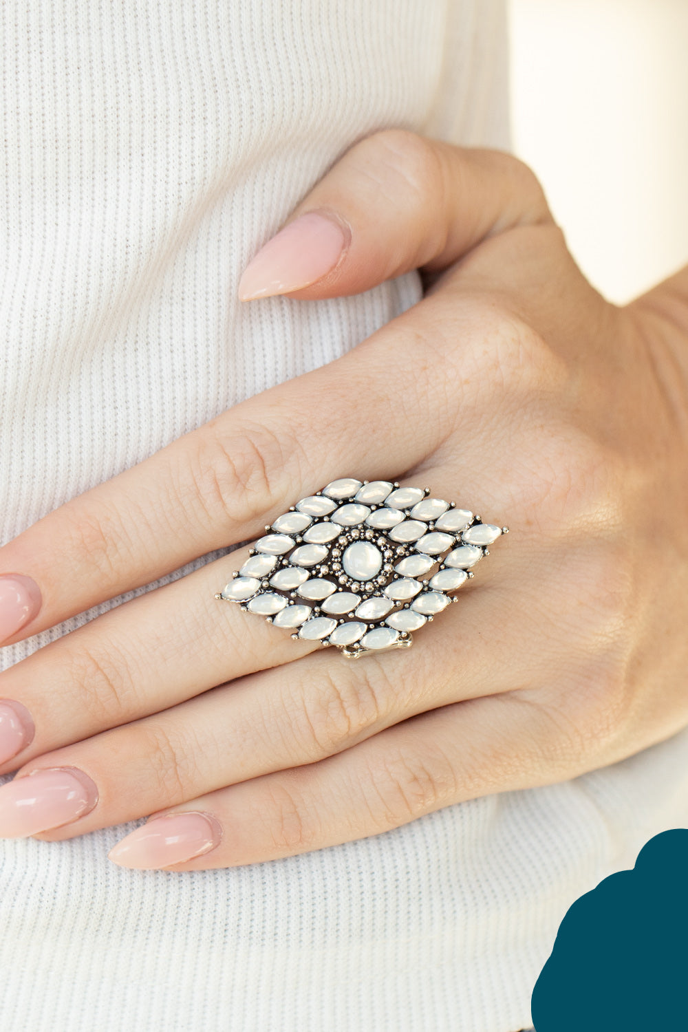 Paparazzi Rings - Incandescently Irresistible - White