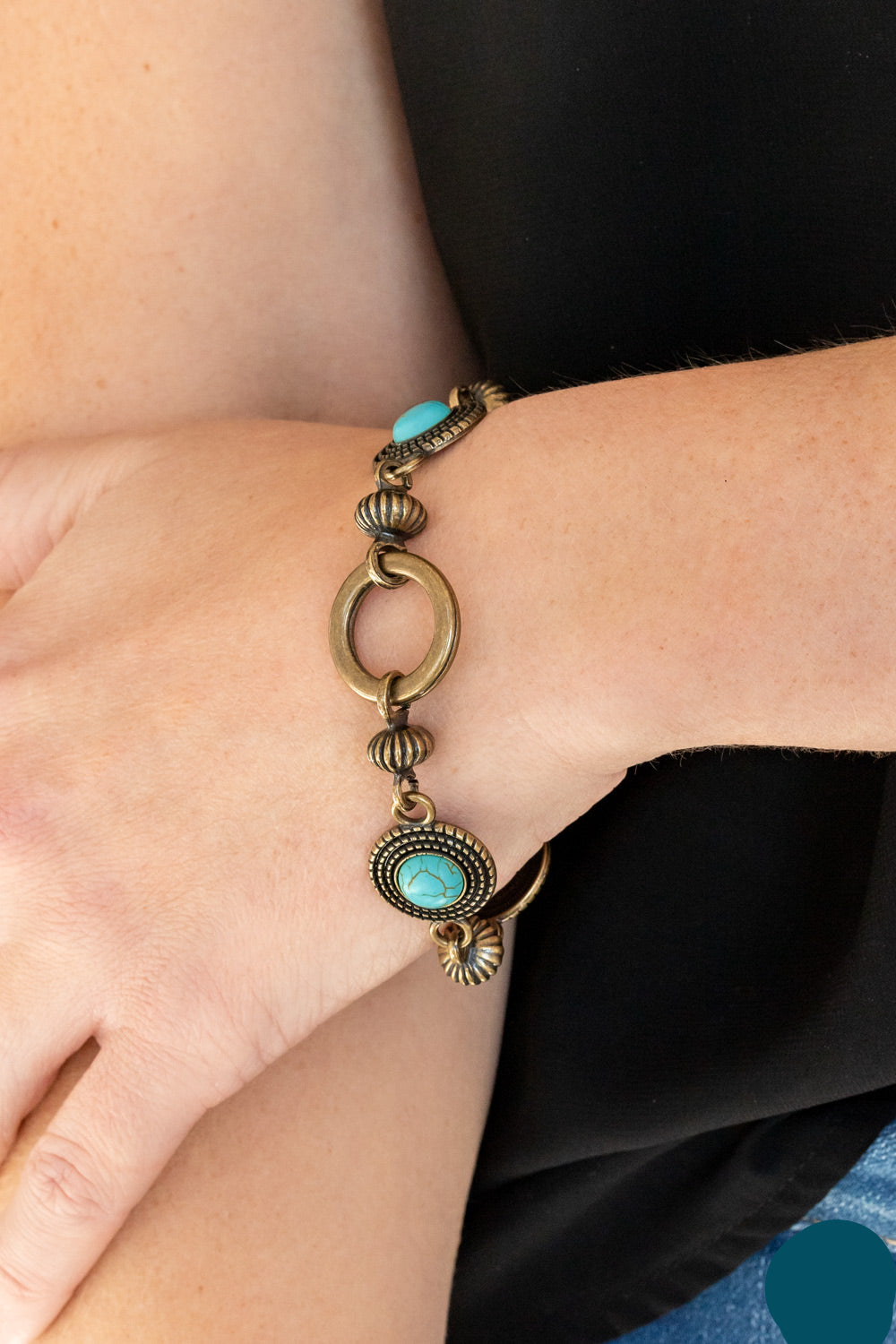 Paparazzi Bracelets - Musical Mountains - Brass - B807