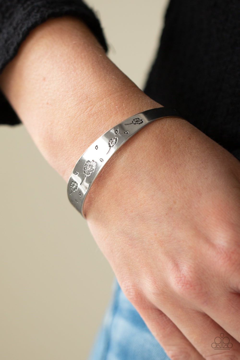 Paparazzi Bracelets - Dandelion Dreamland - Silver