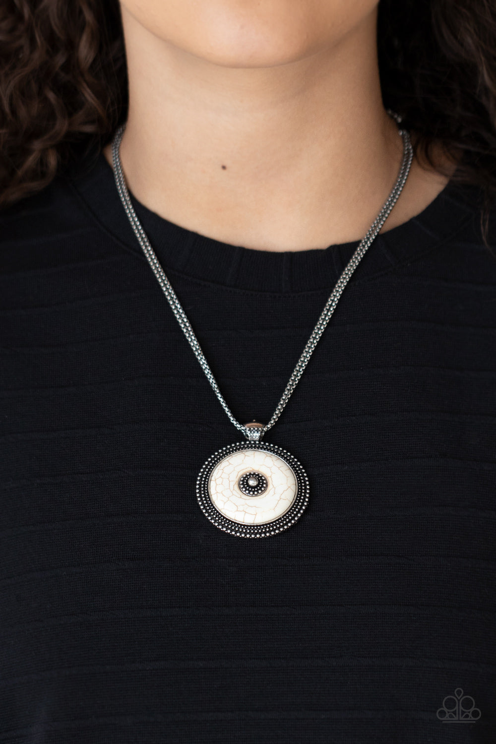Paparazzi Necklaces - Epicenter of Attention - White