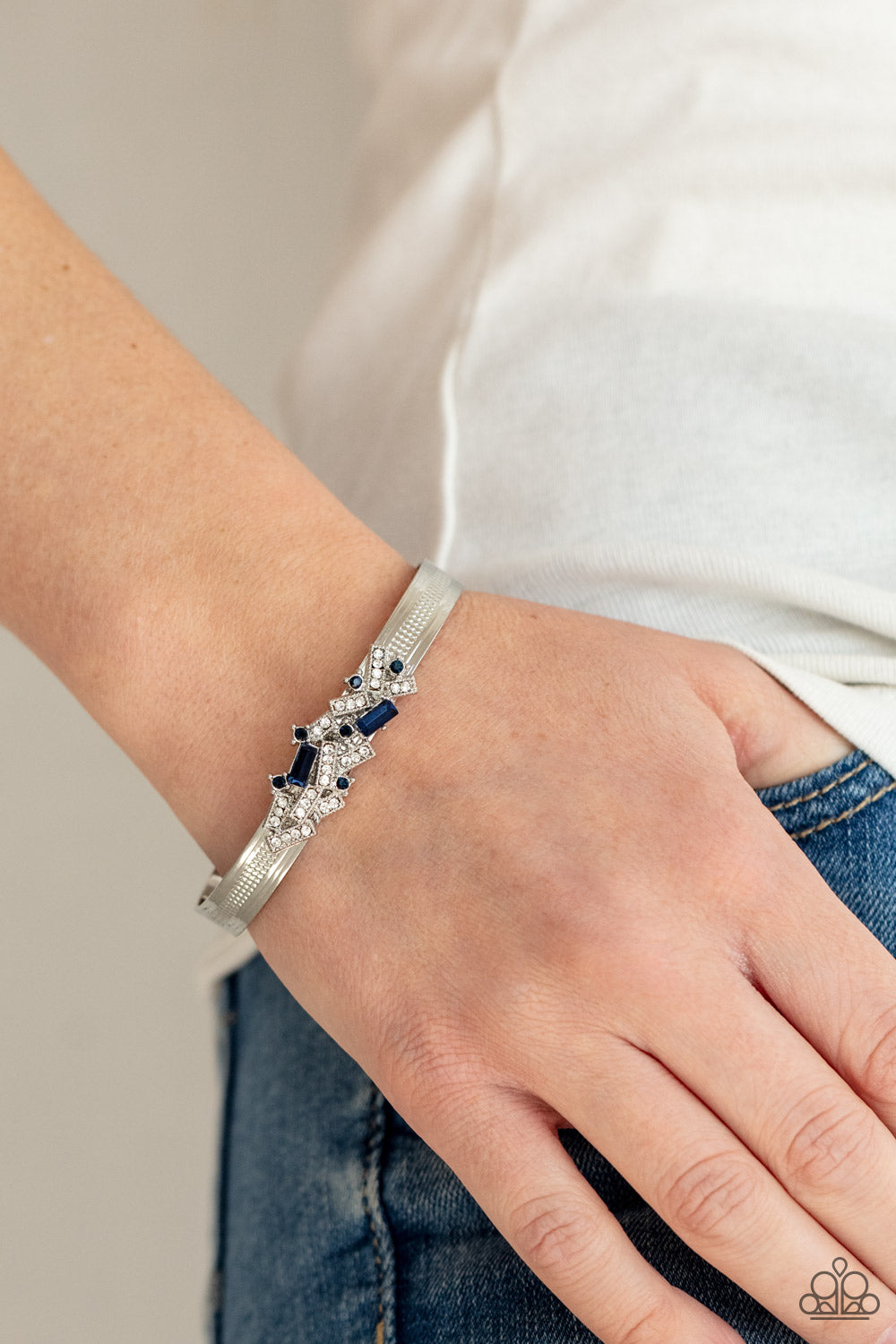 Paparazzi Bracelets - A Chic Clique - Blue