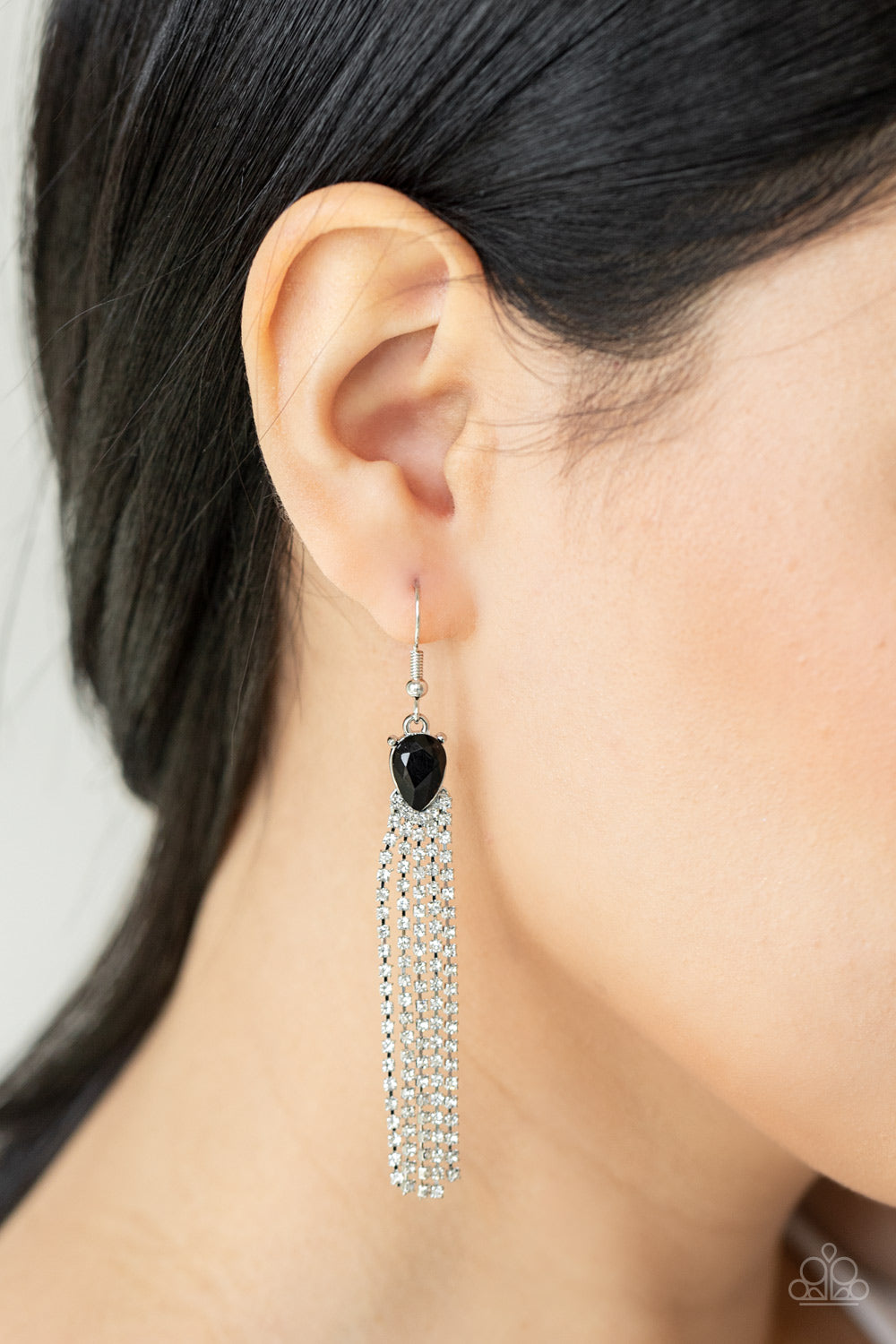 Paparazzi Earrings - Drop-Dead Dainty - Black