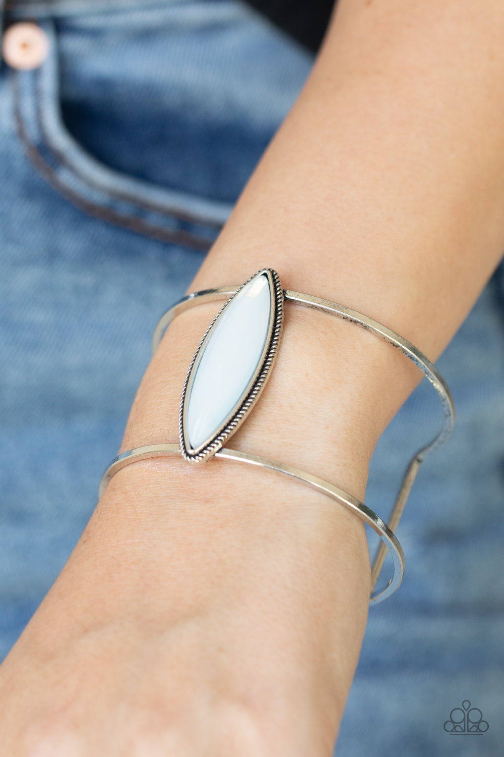 Paparazzi Bracelets - What You Seer Is What You Get - White