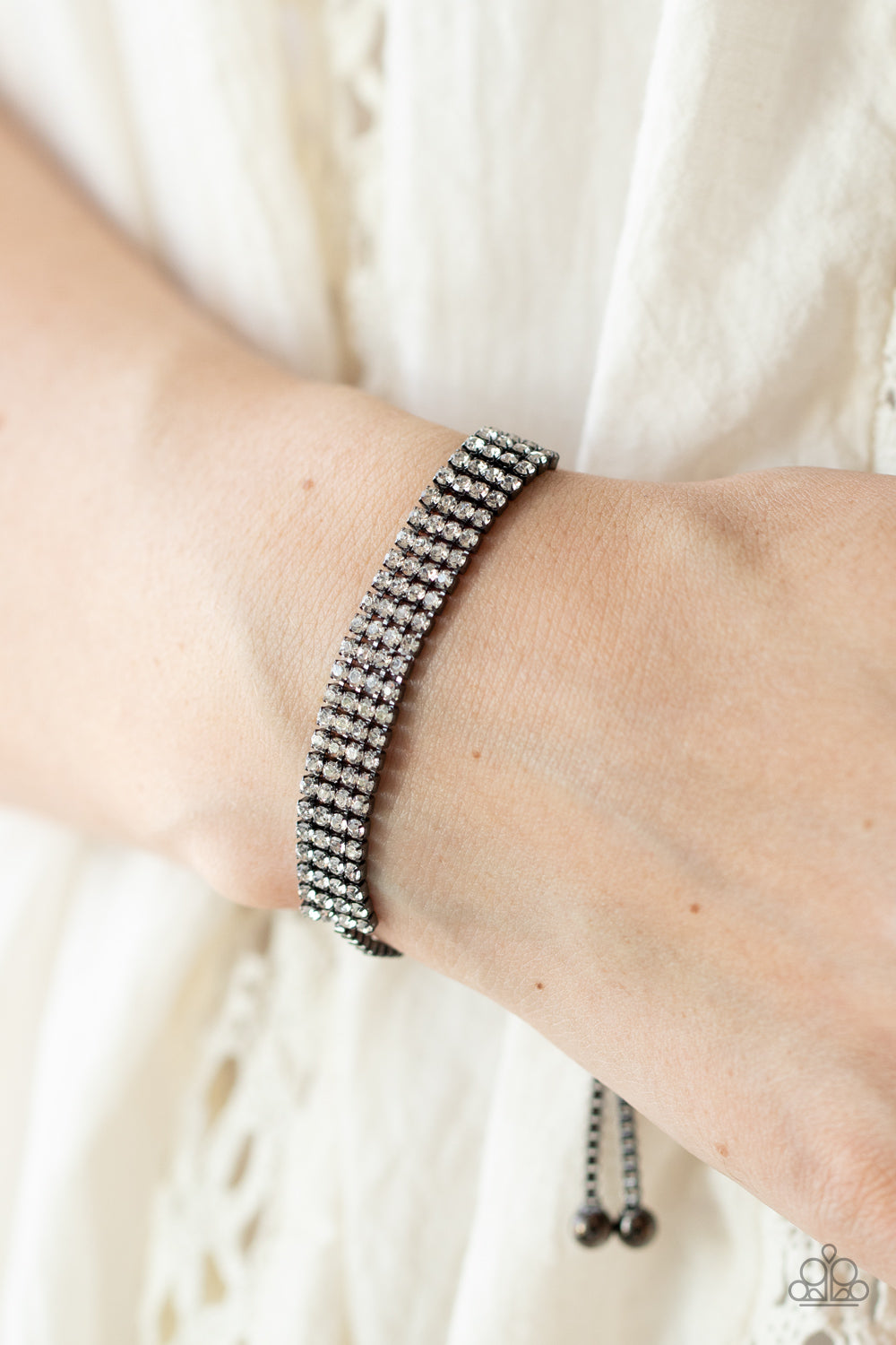 Paparazzi Bracelets - A Diamond a Dozen - Black