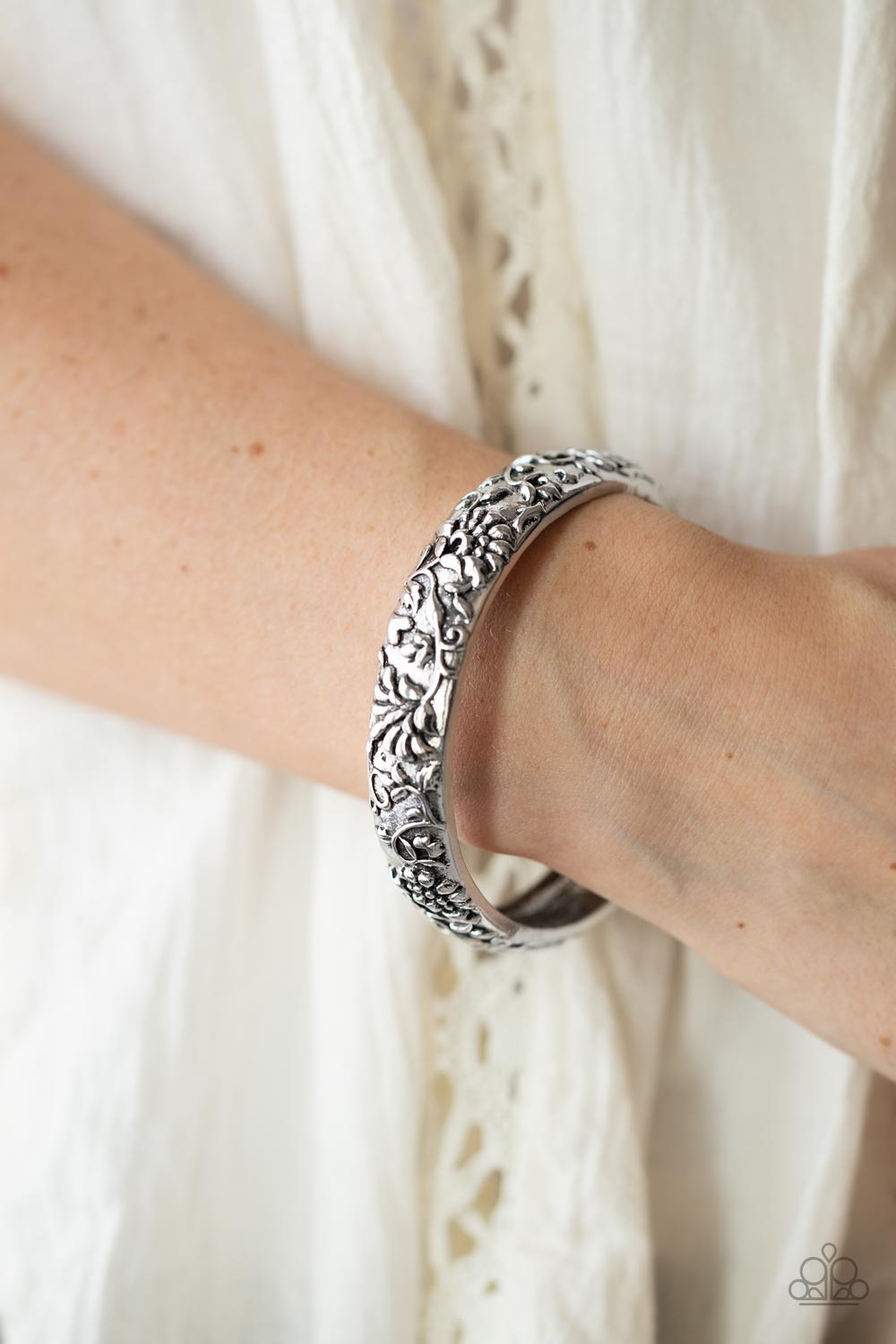 Paparazzi Bracelets - Victorian Meadow - Silver