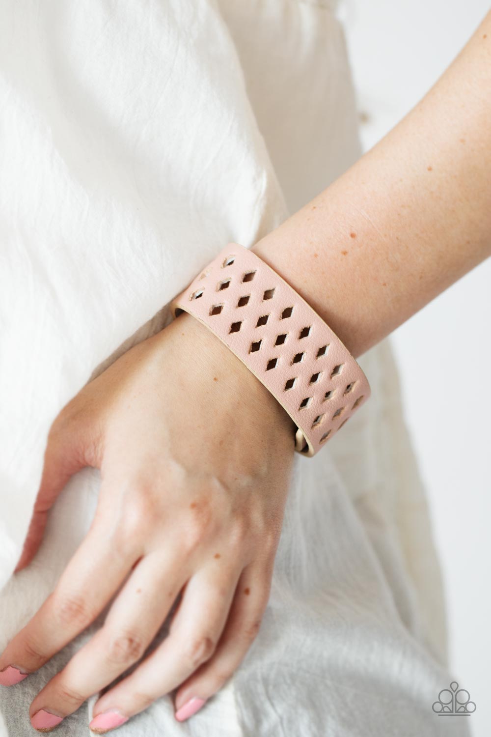 Paparazzi Urban Collection Wrap - Glamp Champ - Pink