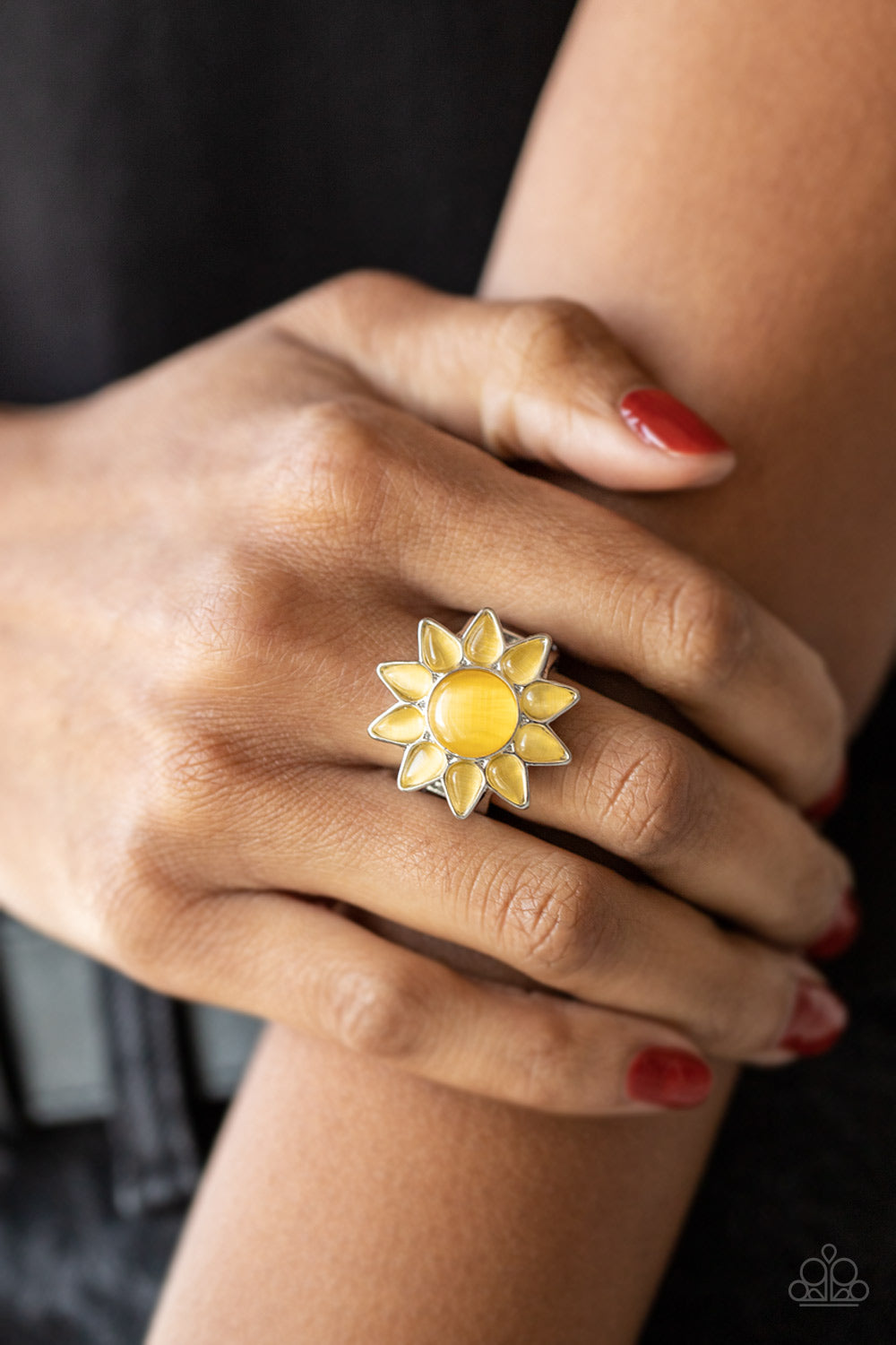 Paparazzi Rings - Blossoming Sunbeams - Yellow