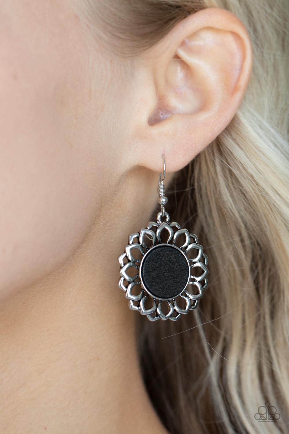 Paparazzi Earrings - Farmhouse Fashionista - Black