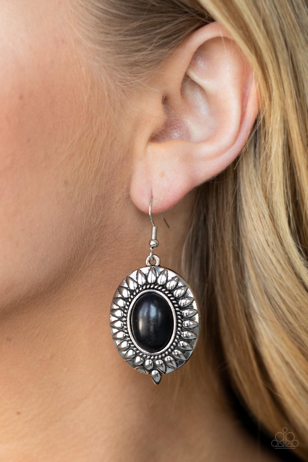 Paparazzi Earrings - Mesa Garden - Black