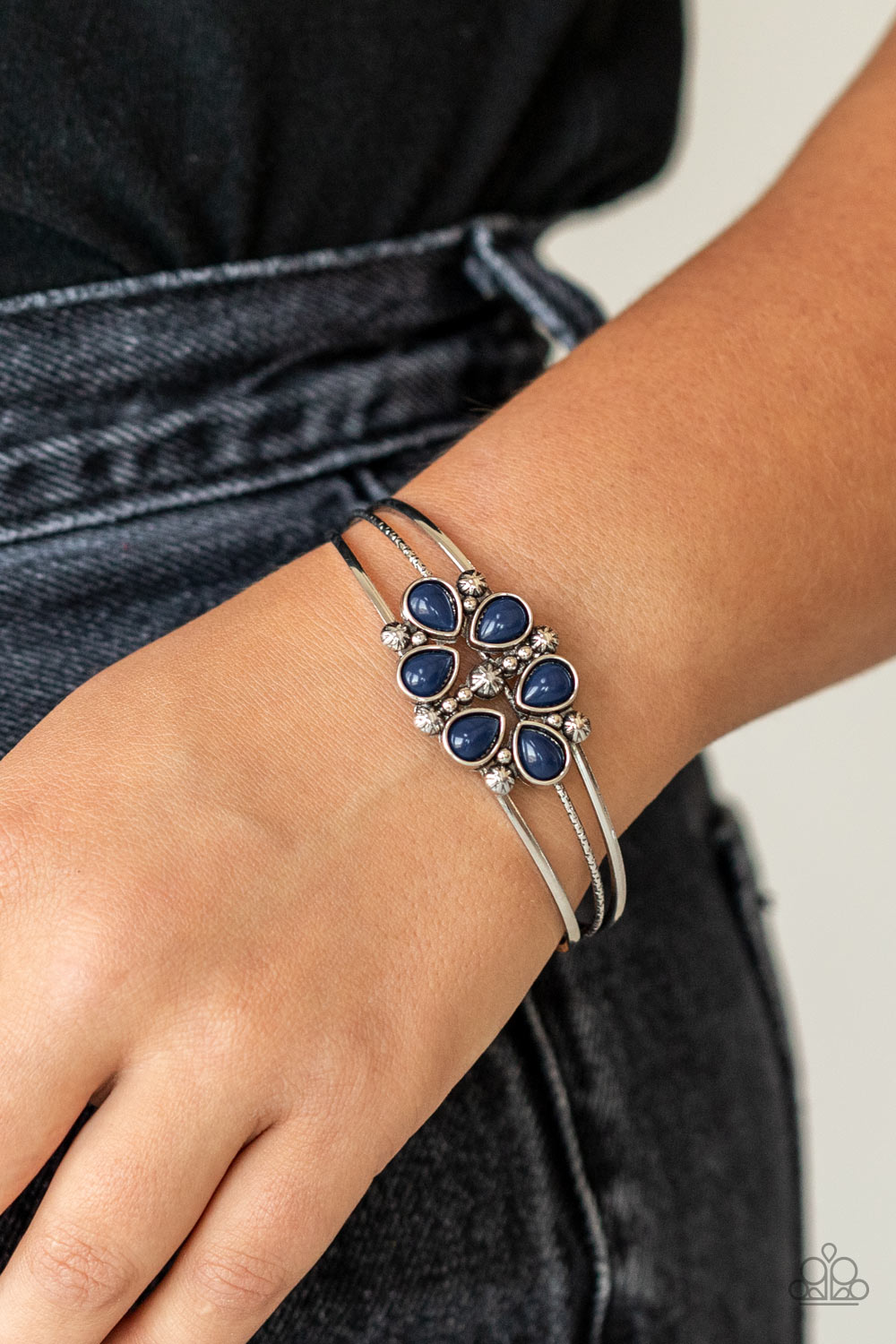 Paparazzi Bracelets - Taj Mahal Meadow - Blue