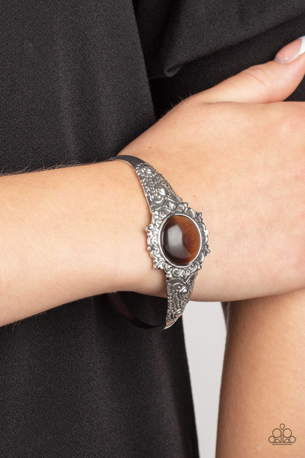 Paparazzi Bracelets - Extravagantly Enchanting - Brown